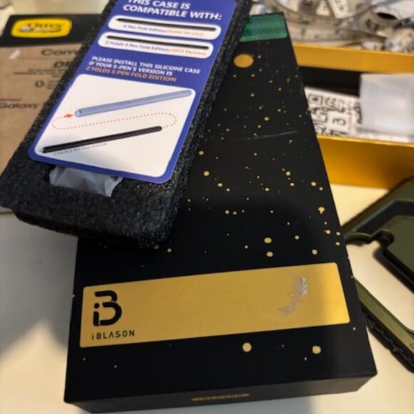 i-Blason iPhone 14 - iPhone 13 Case with Built-in Screen Protector Armorbox - Picture 13 of 15